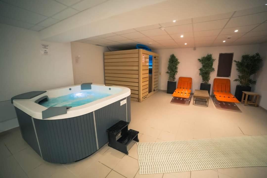 Lou Riou Village Vacances سان تروبيه المظهر الخارجي الصورة